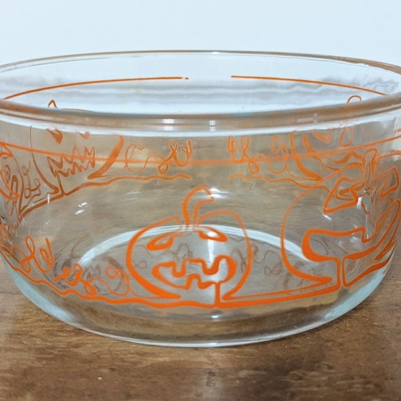 Pyrex Halloween Bowls Discontinued 1 qt. Bats Pumpkins Set of 2 Candy Dishes - Picture 3 of 6